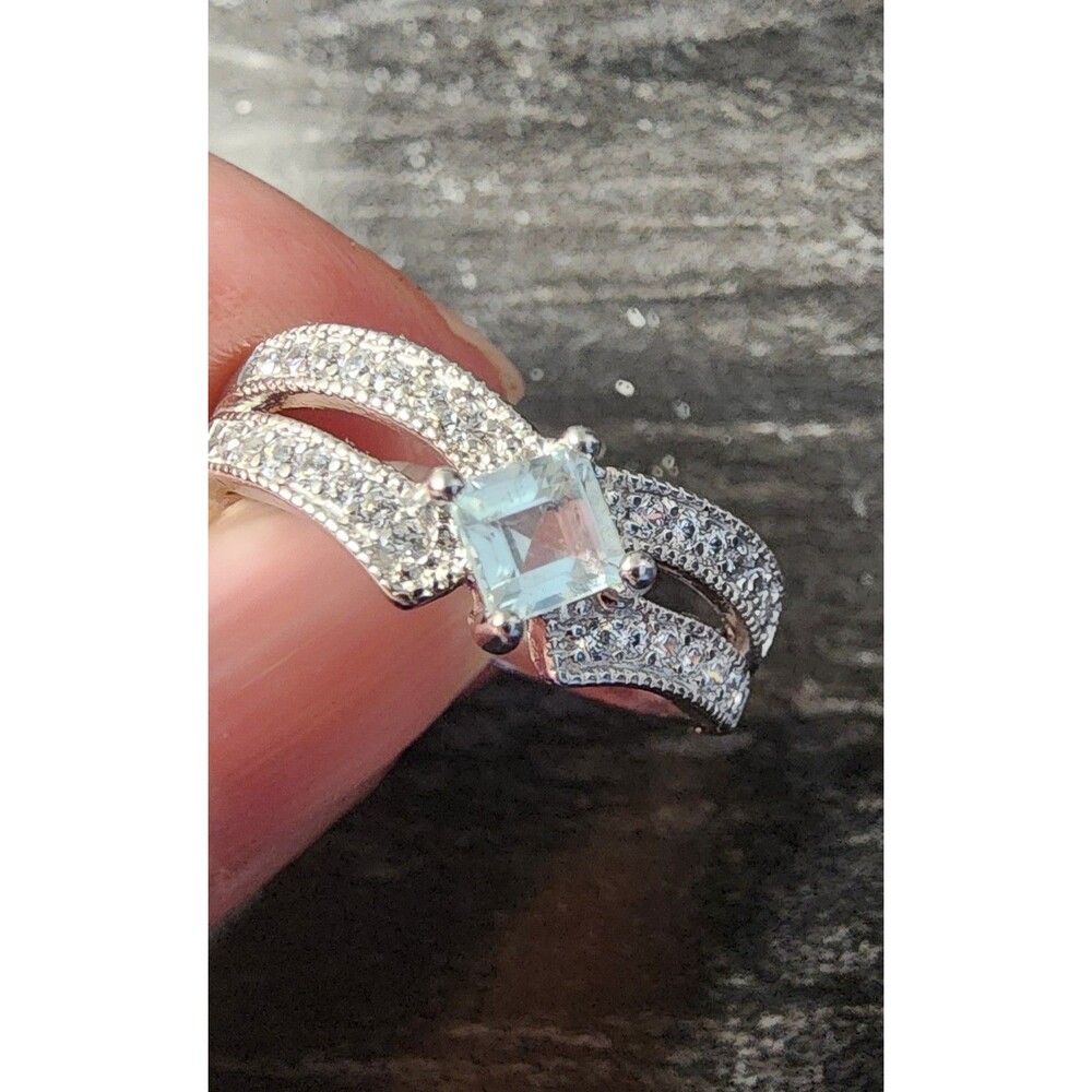 New Sterling Silver Genuine Aquamarine Ring Size 7  AVON  NIB 2011 Style